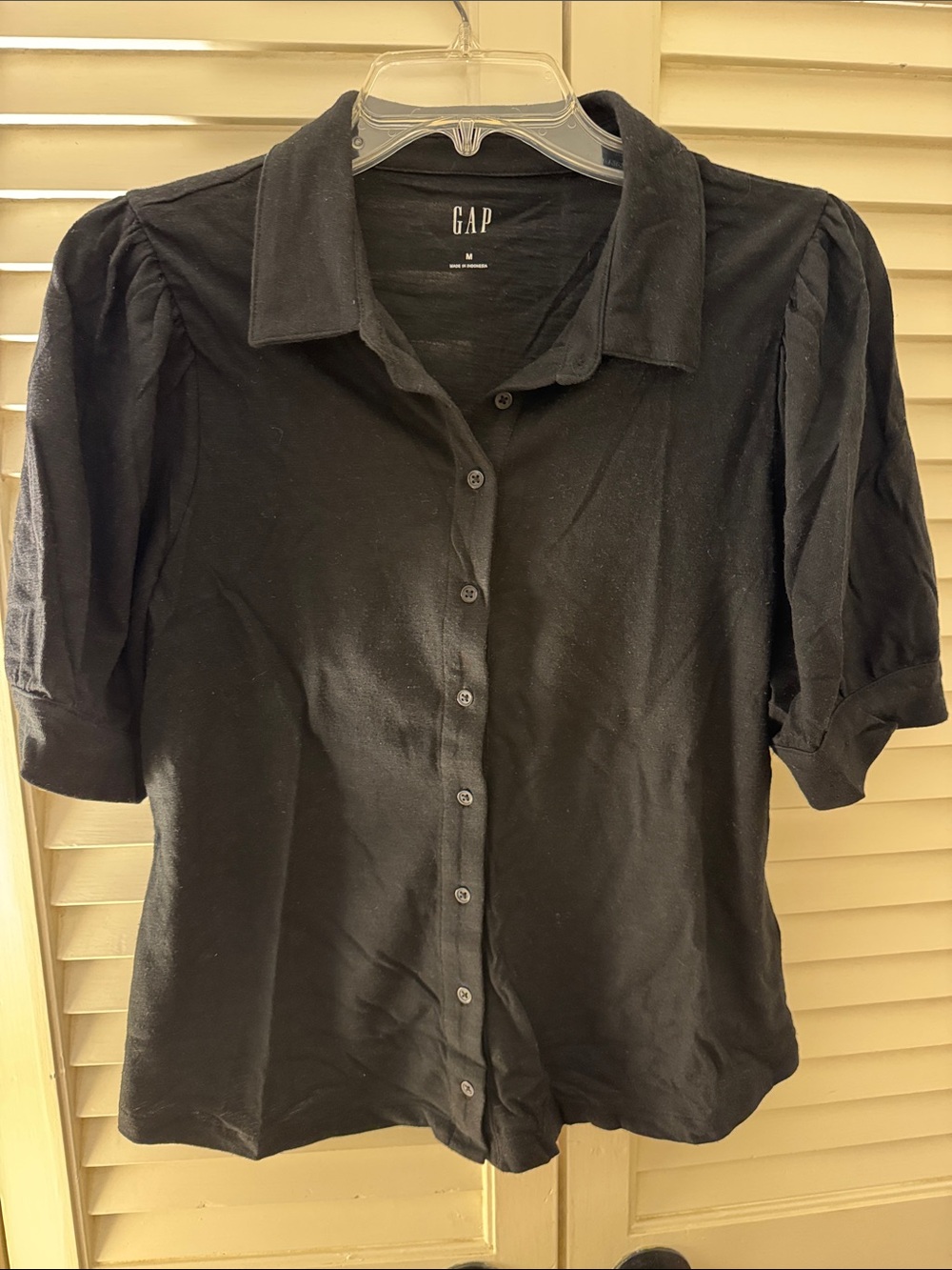 GAP Black Button-Front Puff Sleeve Shirt